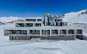 Quadrum Hotel